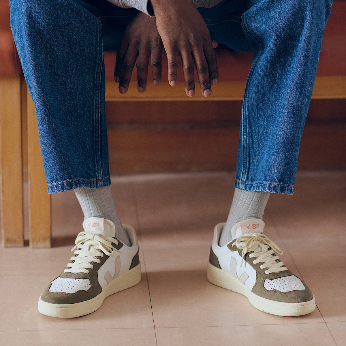 veja sneakers v-82 leather green VE3320757