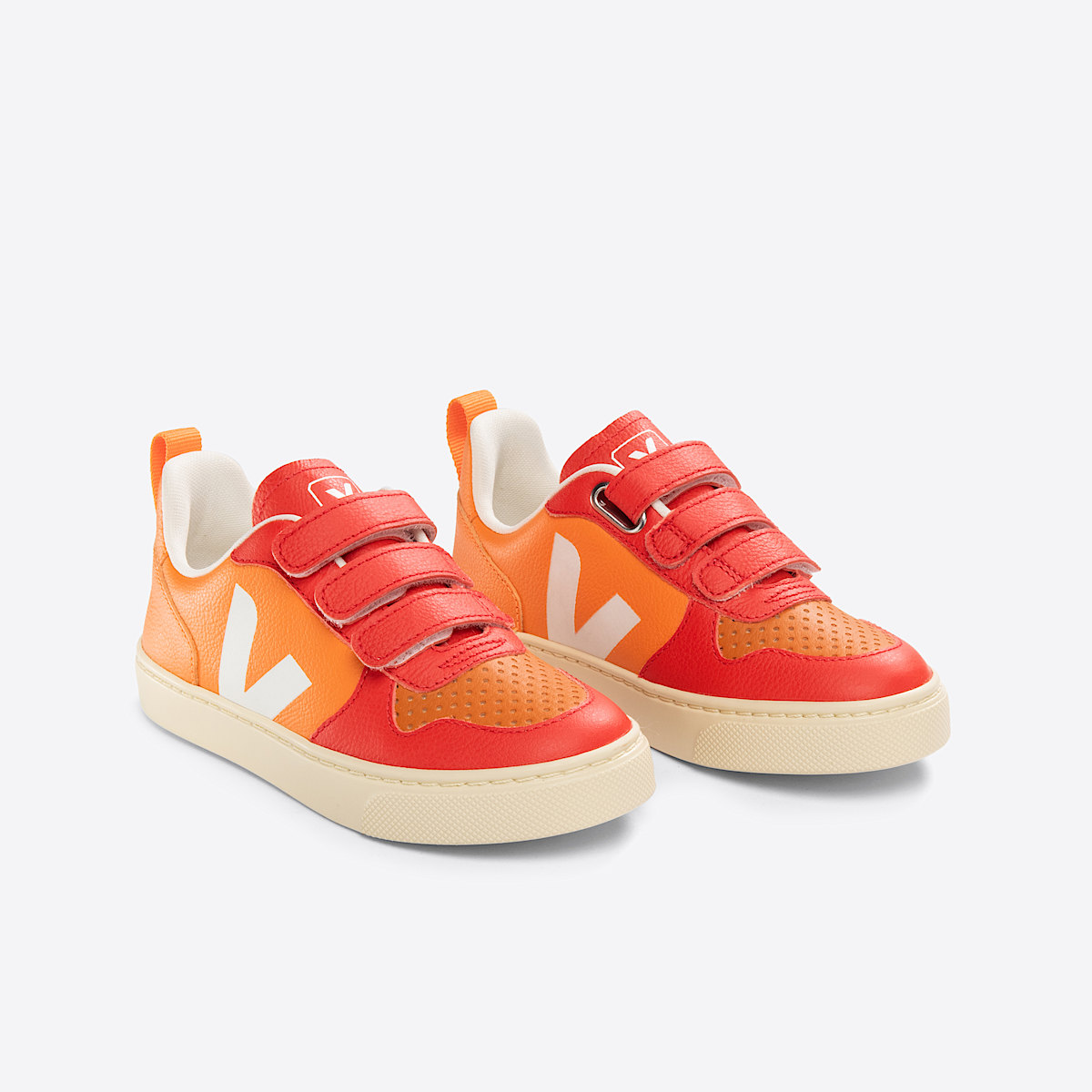 veja small-v-10 leather orange CV0503283