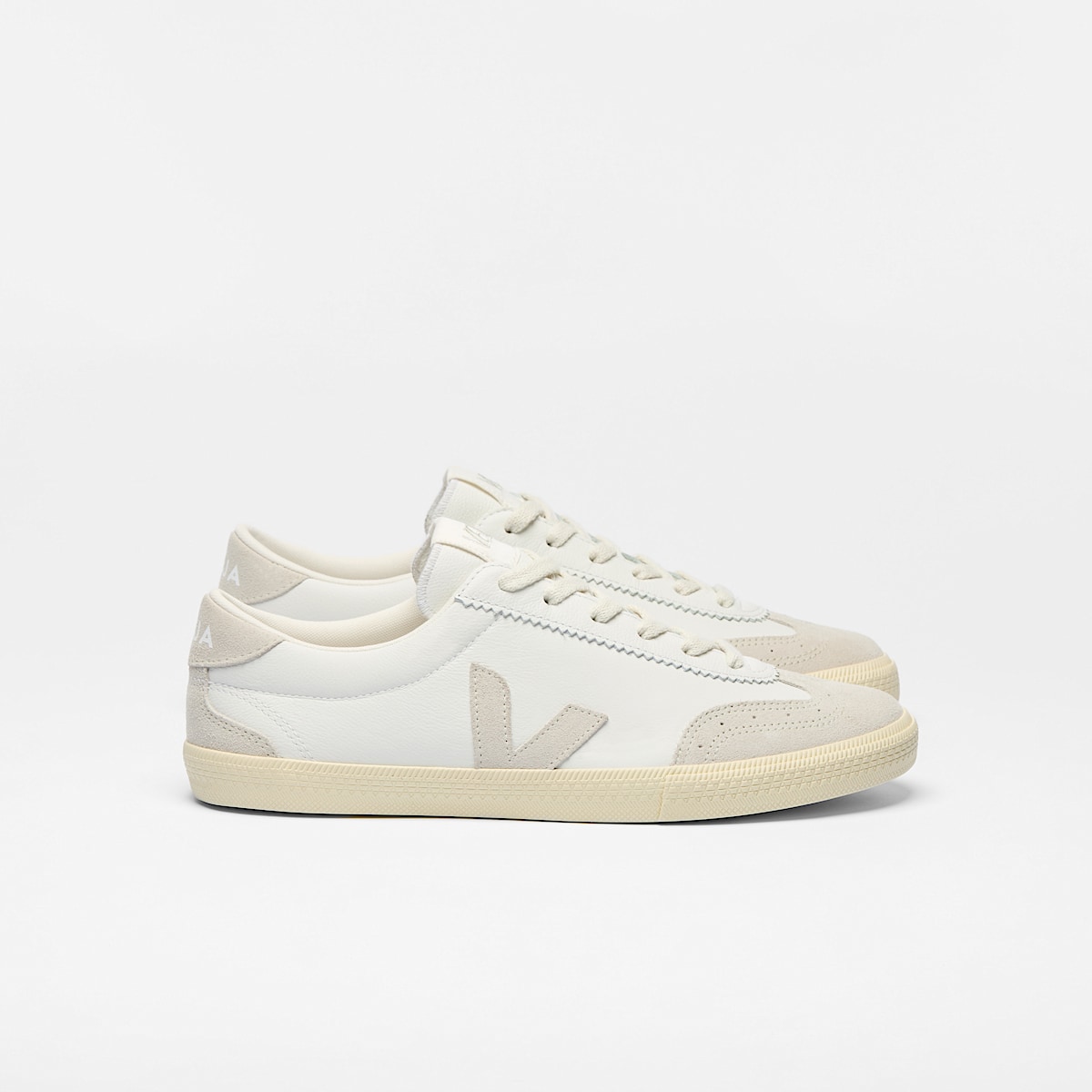 veja sneakers volley 有机皮革 白色 VO2003852 Lateral view